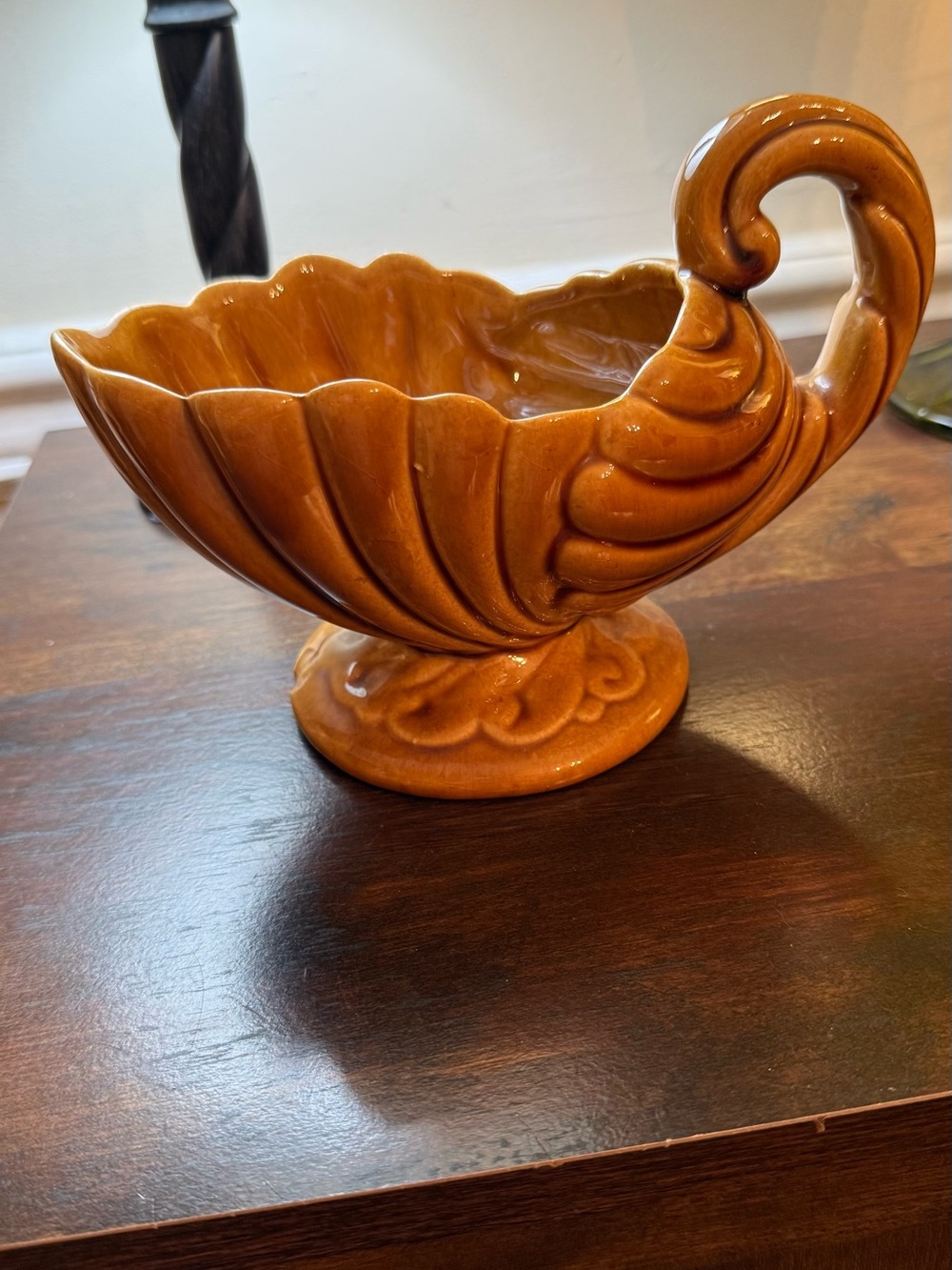 Scalloped Ceramic Pedestal Bowl in Amber